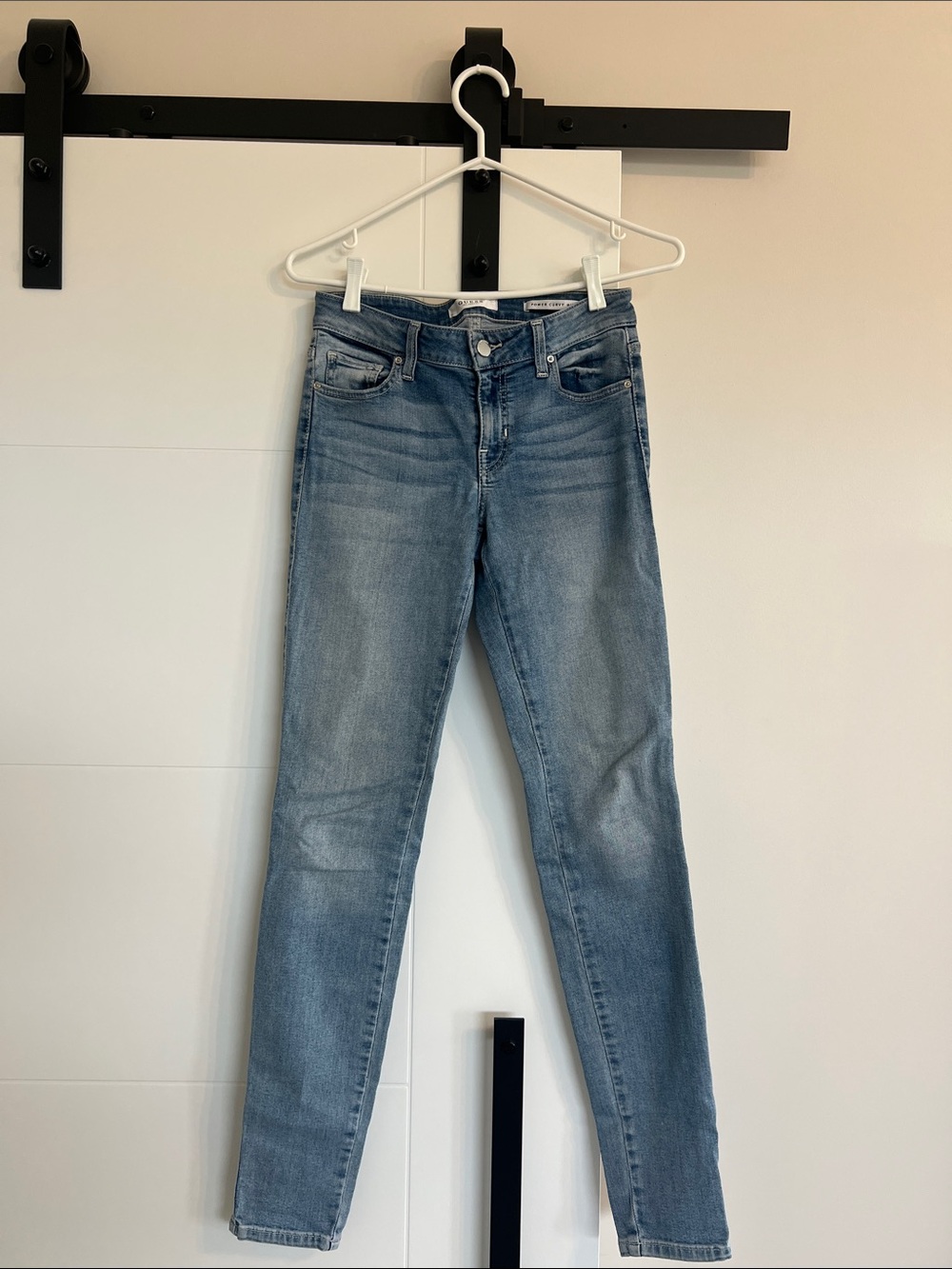 Guess Women's Skinny Jeans in Light Blue Wash